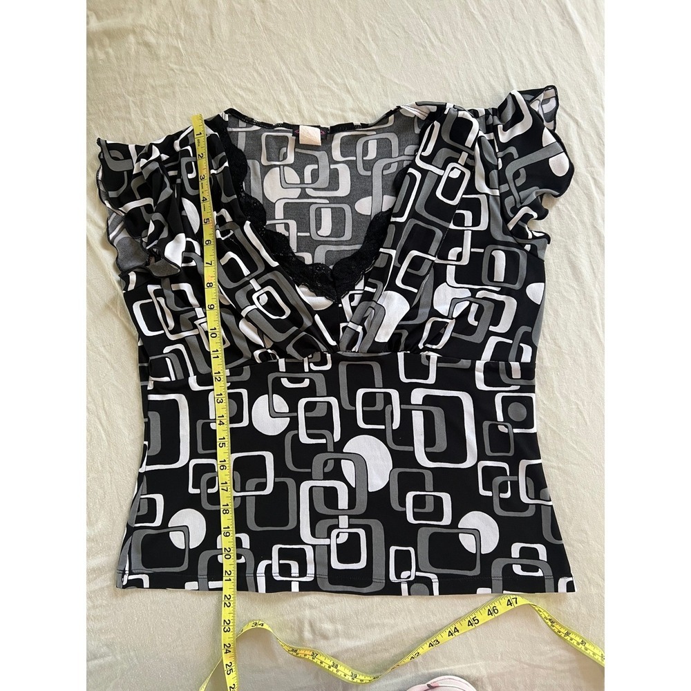 Y2K Black Gray Geometric Print Lace Trim Surplice Flutter Sleeve Top Medium - Picture 5 of 5